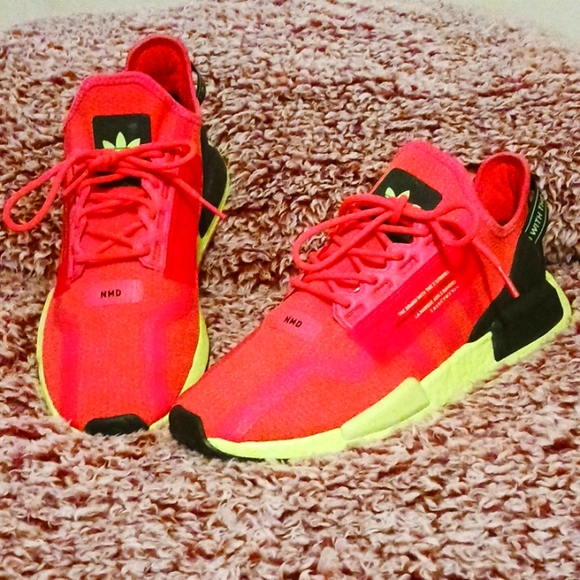 Adidas NMD R1 - Picture 1 of 7